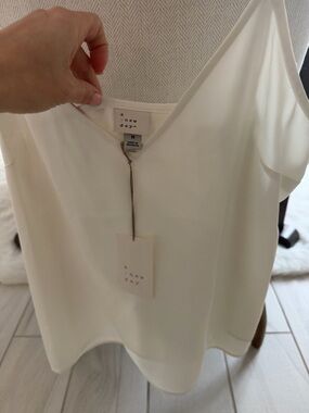 a new day White V-Neck Sleeveless Camisole
